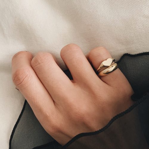 Kinn Petite Heart Signet Ring