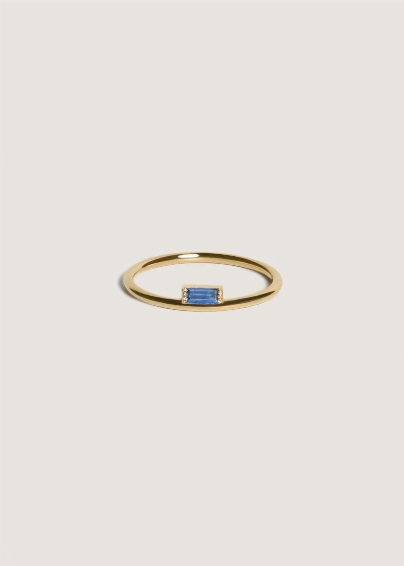 alt="Mother's Ring - Blue Sapphire"