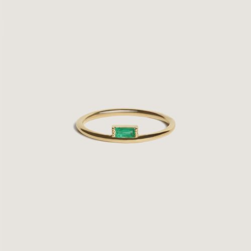 alt="Mother's Ring - Emerald"