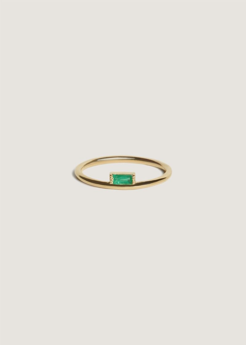 alt="Mother's Ring - Emerald"