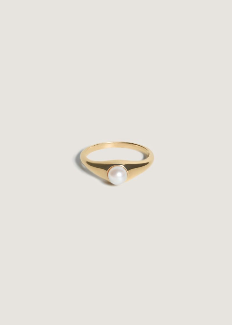 alt="Pearl Signet Ring"