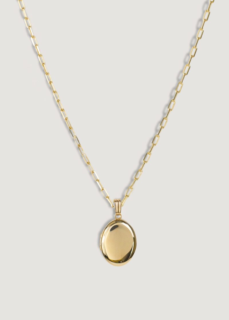 alt="Maison Oval Locket Necklace I - Pico Link Chain"