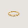 alt="Solis Ribbed V Diamond Ring"